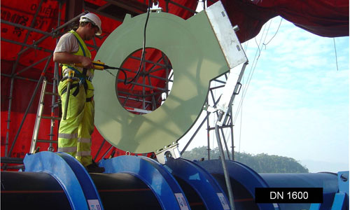 Soldadura a tope de grandes diámetros de tubos de pe 4 56A