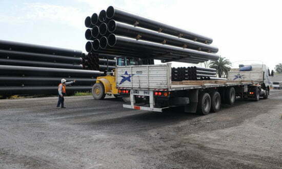 Instalación de tuberías para abastecimiento, riego y saneamiento: transporte, recepción, descarga y almacenaje de tubos 6 Transporte Tubos 03